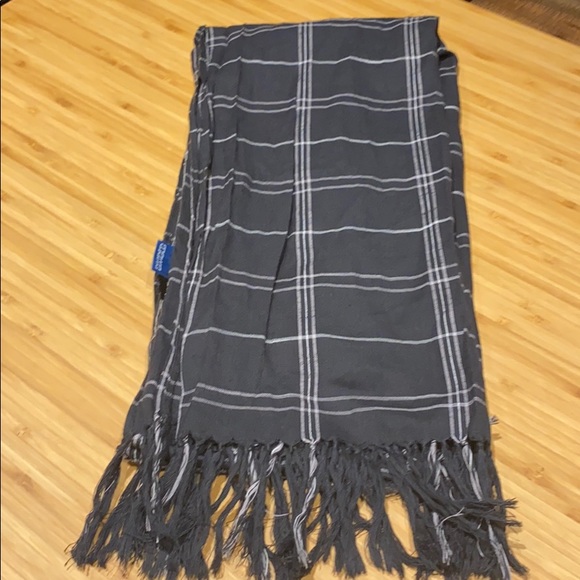 Very Stylish Men’s plaid Scarf - Picture 1 of 4